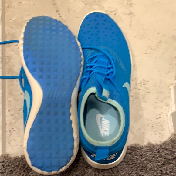 Nike - Picture 2 of 2